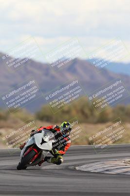 media/Nov-16-2025-Race Pace (Sun) [[8c5fa54630]]/Non Verified Riders (1st 20 Minutes)/5-Turn 15 (110pm)/